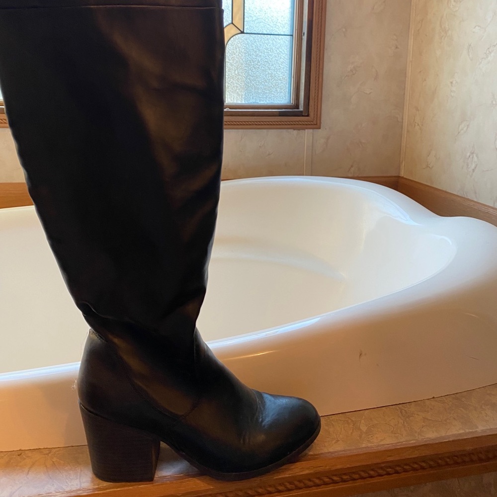 KNEE HIGH BLACK LEATHER